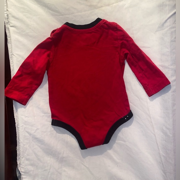 3-12 $Long sleeve onesie 6-12 m - Picture 2 of 3